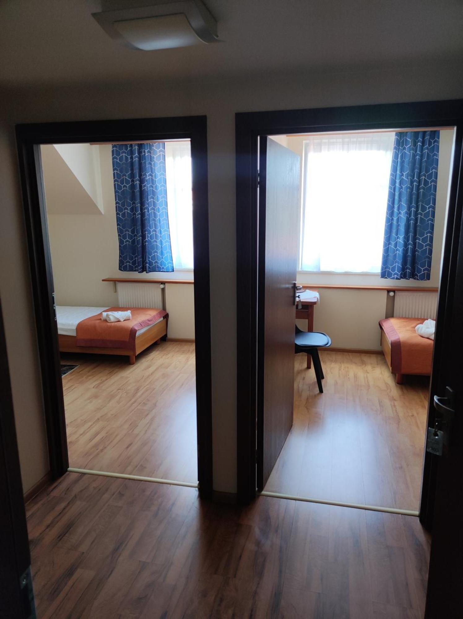 Apart Hotel Sutoris Бохня Екстер'єр фото